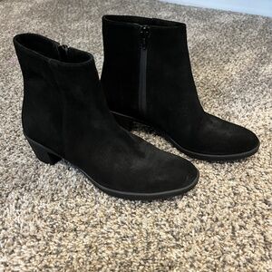 Meucci black suede booties women’s size 8n